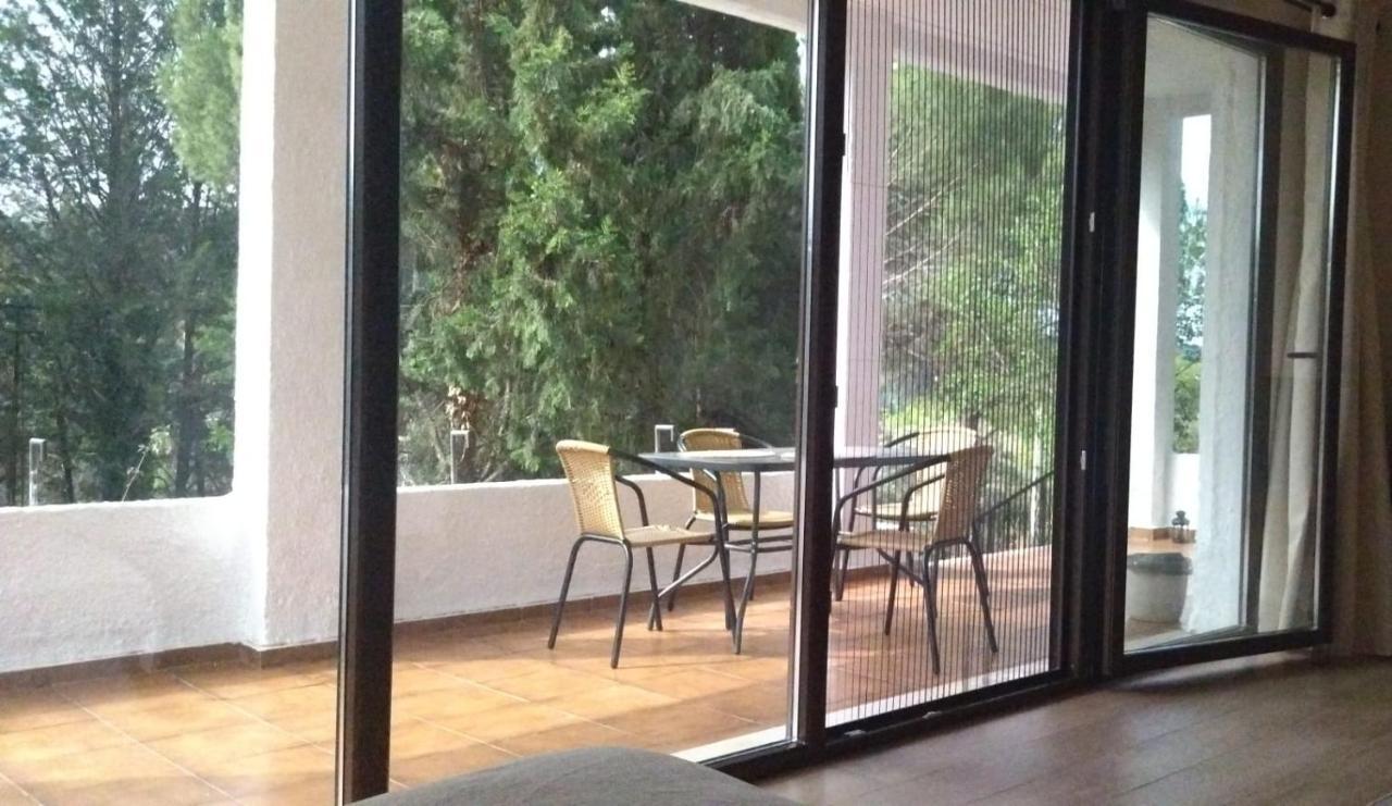 Bonita Casa Blanca En El Bosque. Villa Kordoba Bagian luar foto