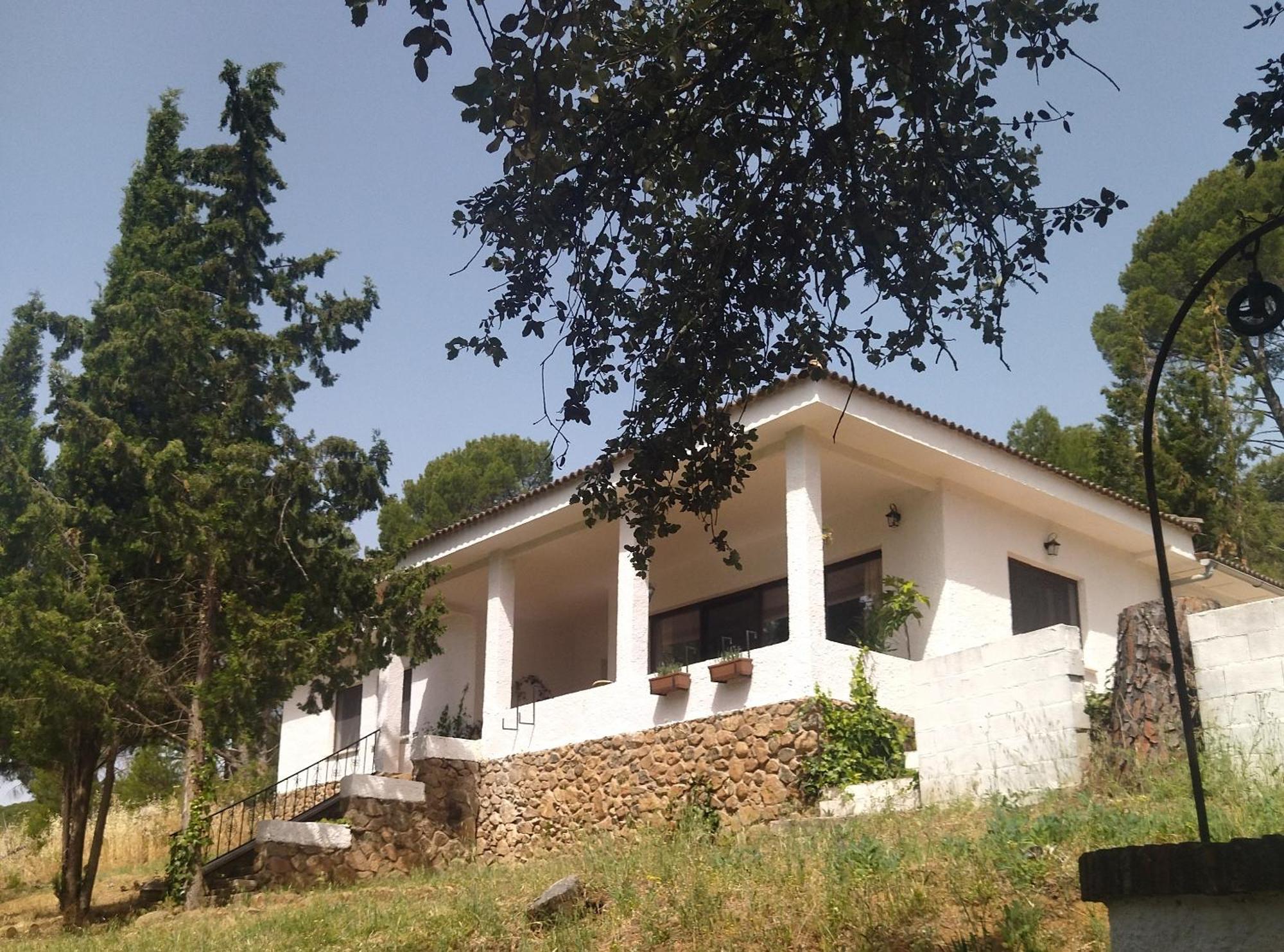 Bonita Casa Blanca En El Bosque. Villa Kordoba Bagian luar foto